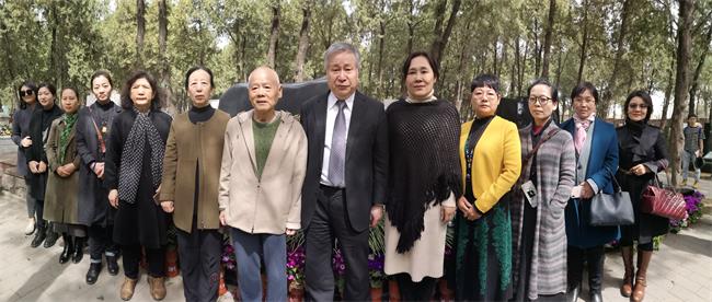 孔子主席一行合影